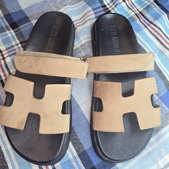 Steve Madden Black Footbed with Tan Leather Upper Slide Sandals - Picture 2 of 4
